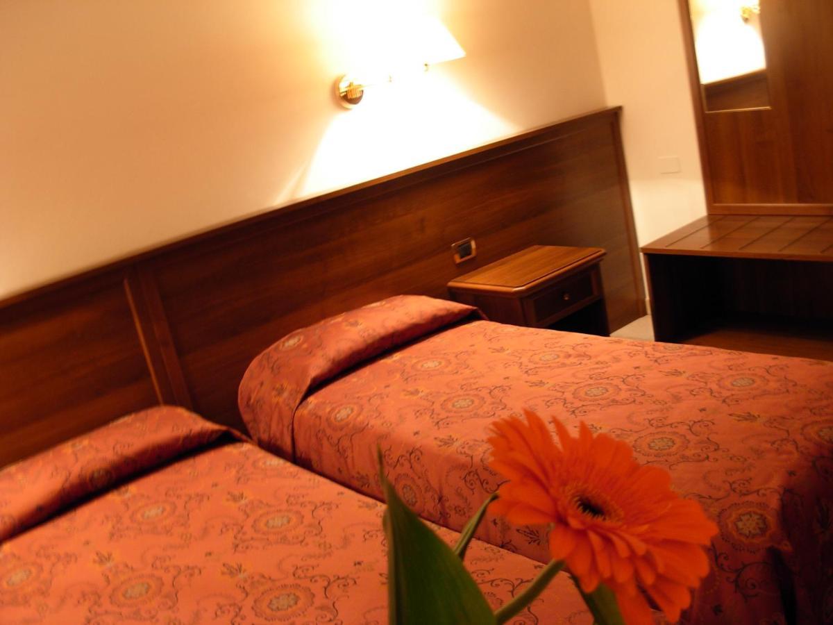Hotel Belvedere Rivalta di Brentino Buitenkant foto